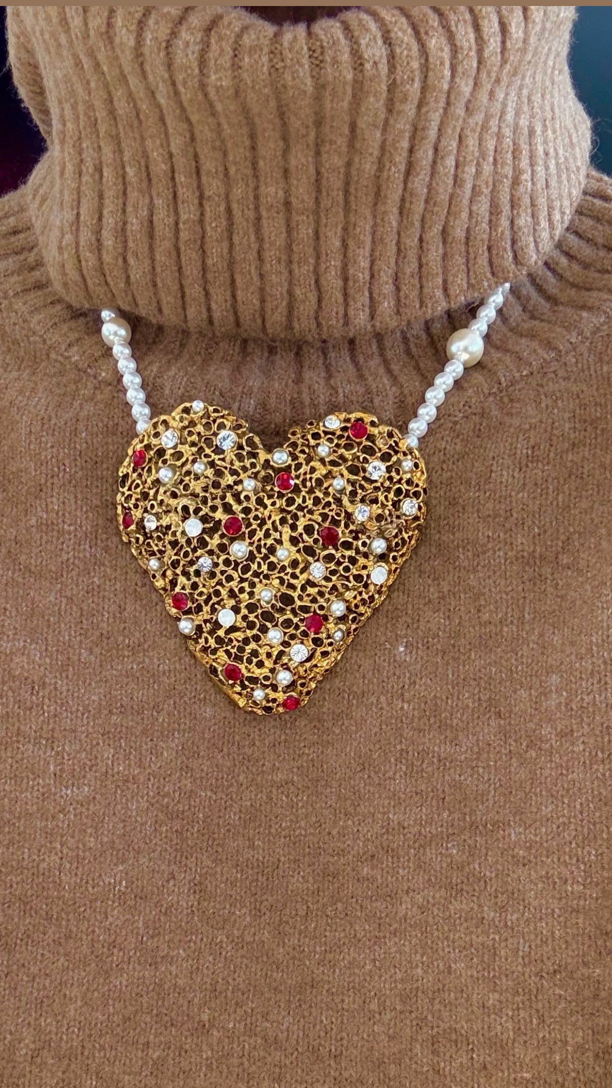 Brosa inima cu colier perle detasabil Amanda Pearls