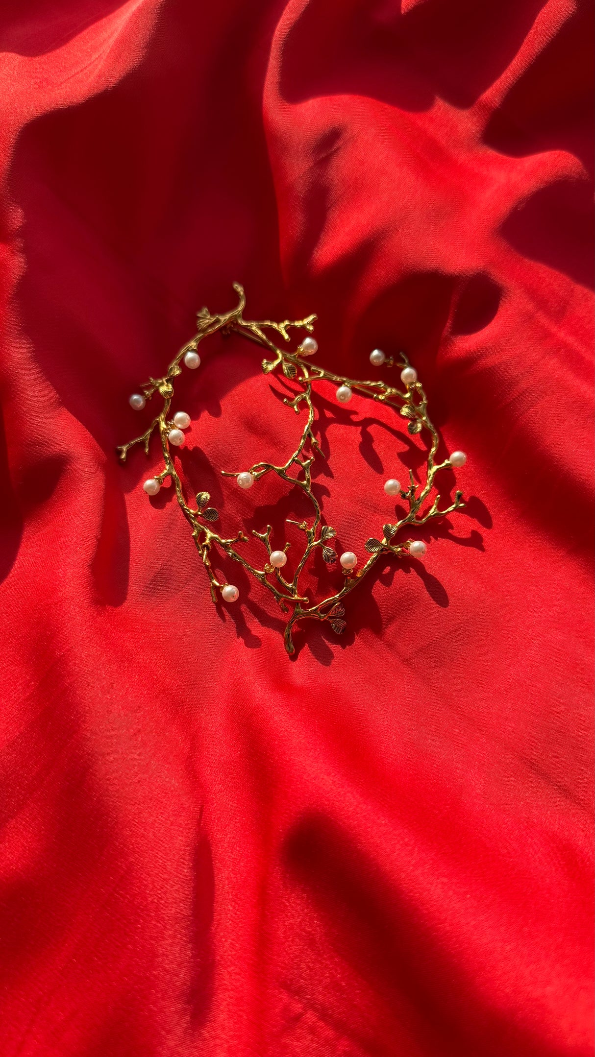 Brosa inima cu perle si crengute aurii - "Heartbloom"