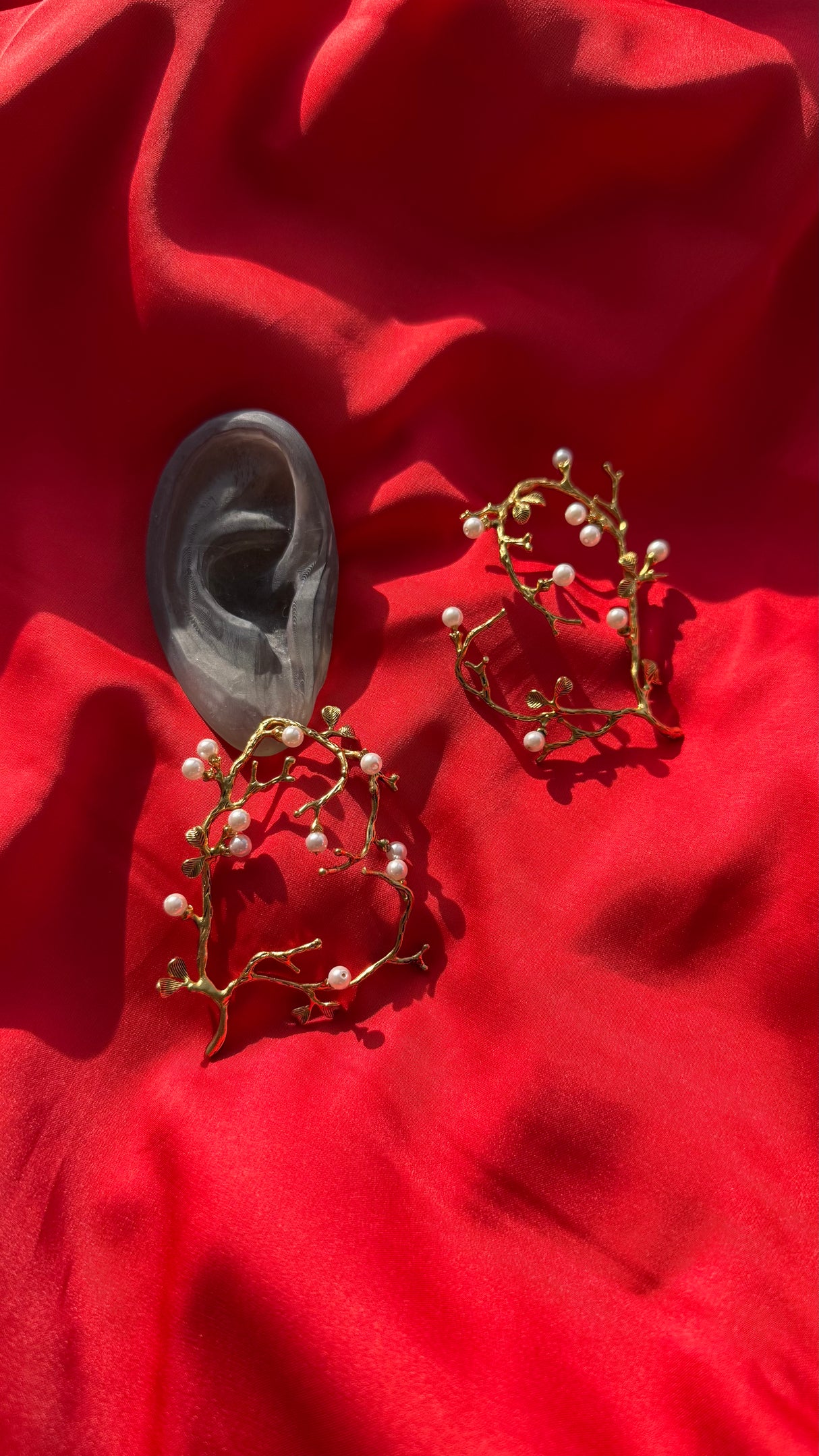 Cercei inima cu perle si crengute aurii - "Echoes of Love"