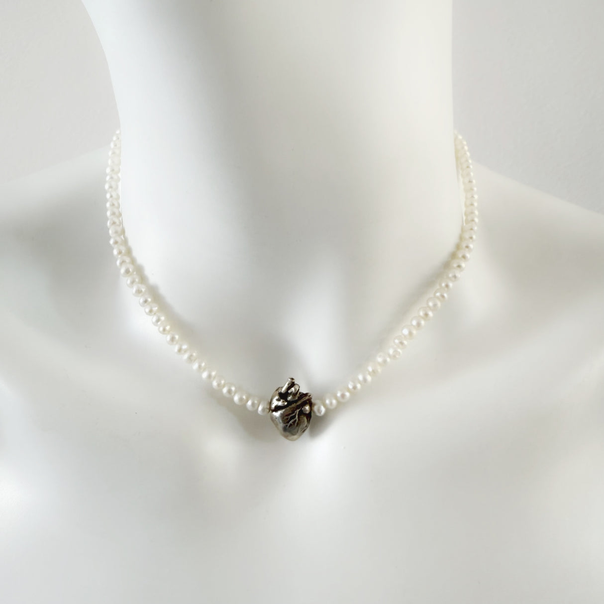 Colier din argint cu perle de cultura Anatomical Love