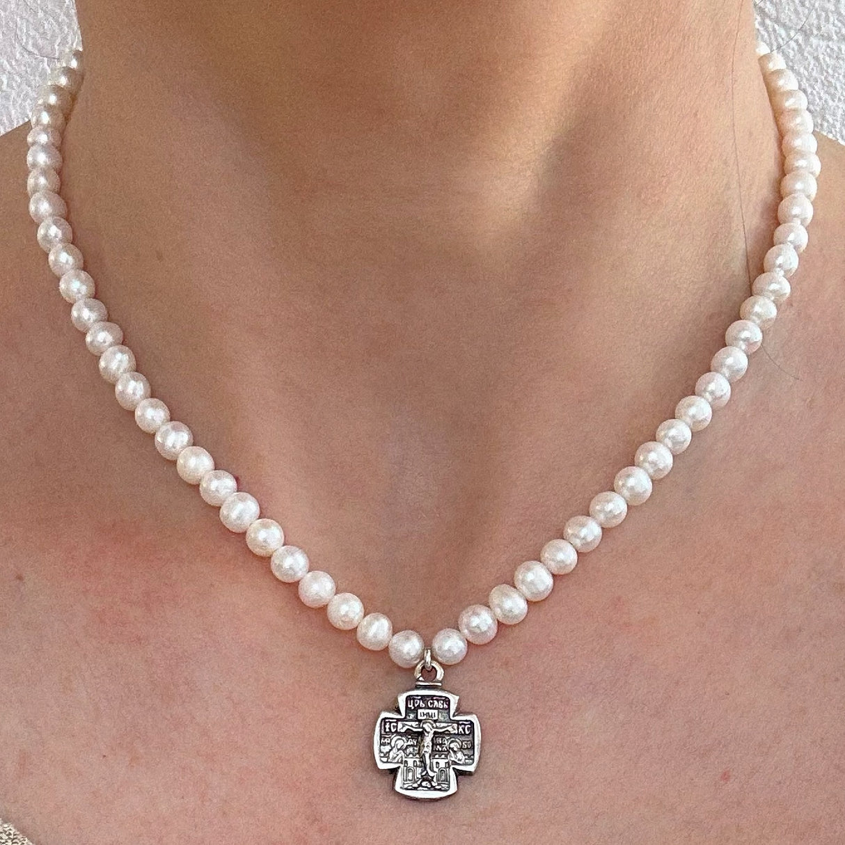 Colier cruce din argint cu perle de cultura Sava