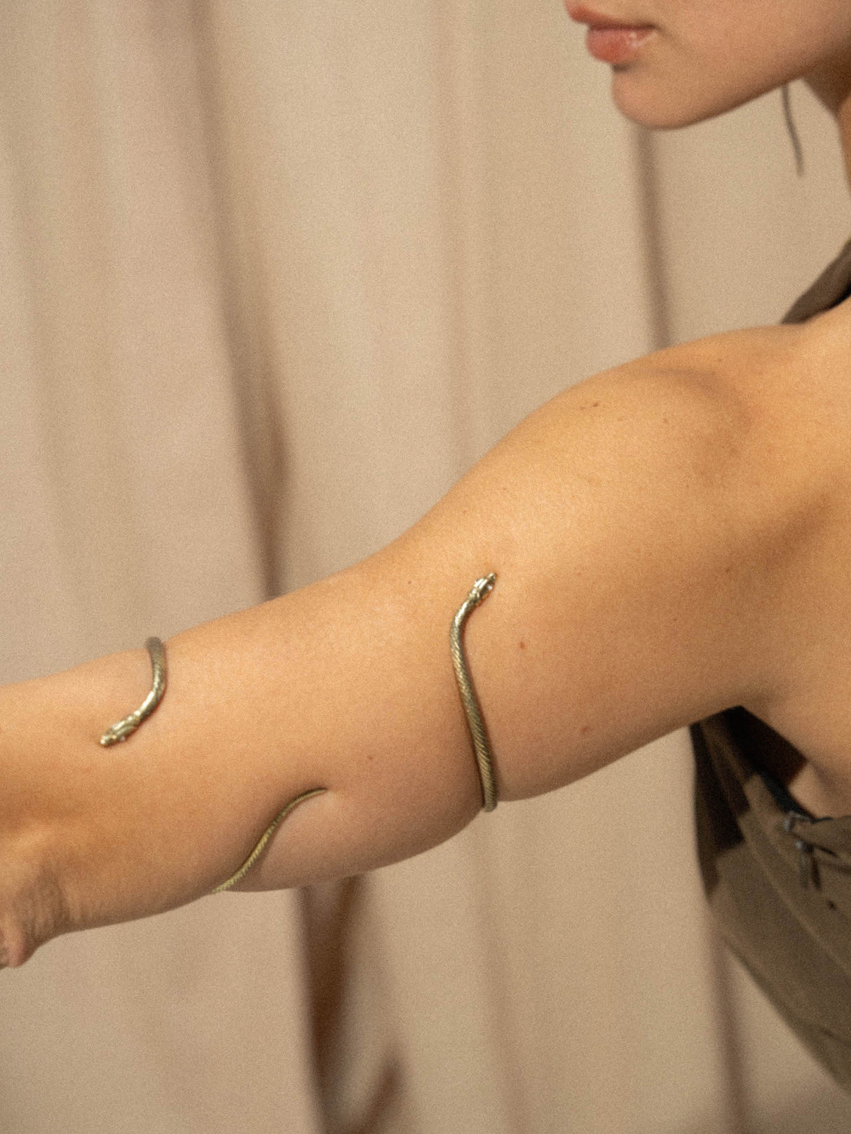 Bratara de brat Medusa