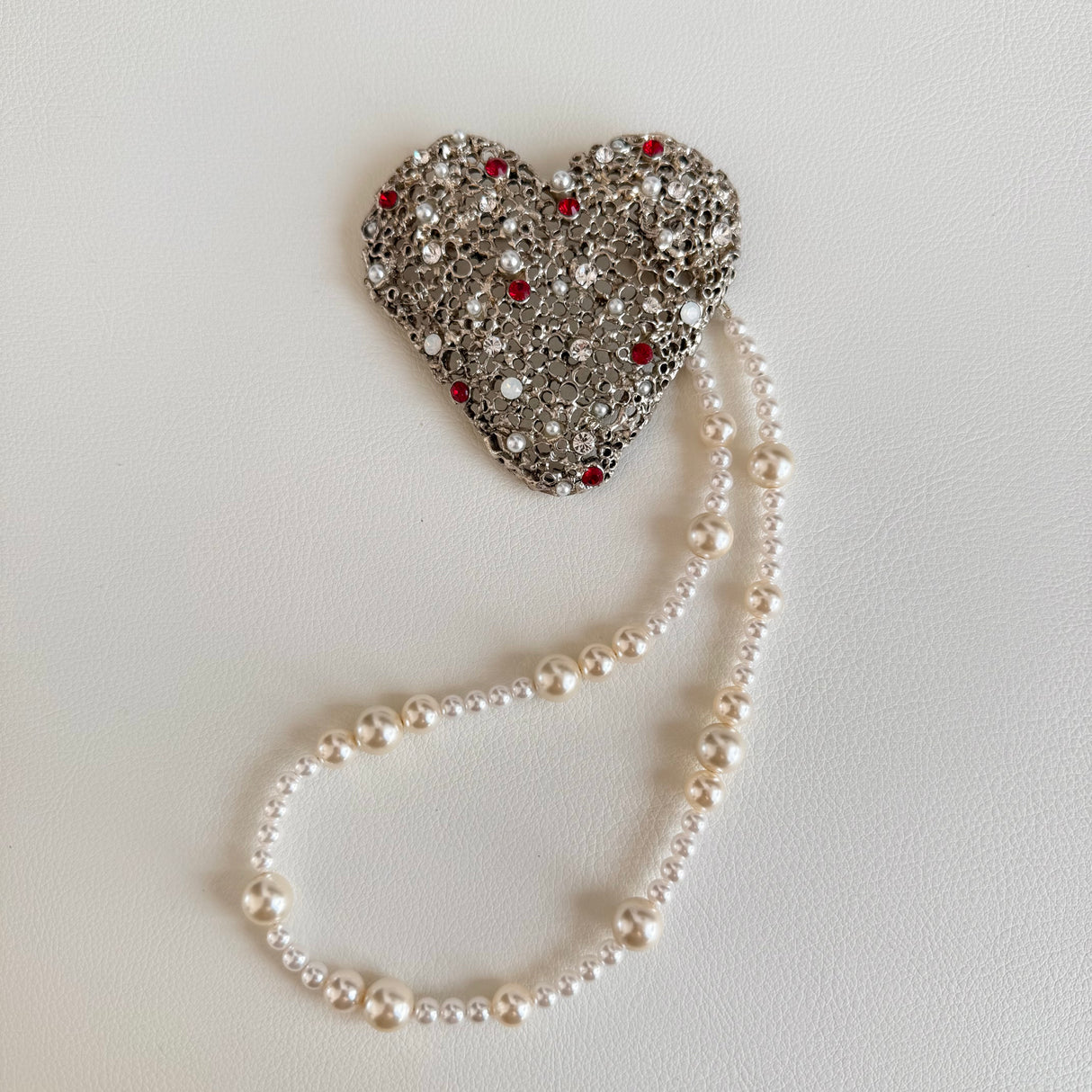 Brosa inima cu colier perle detasabil Amanda Pearls