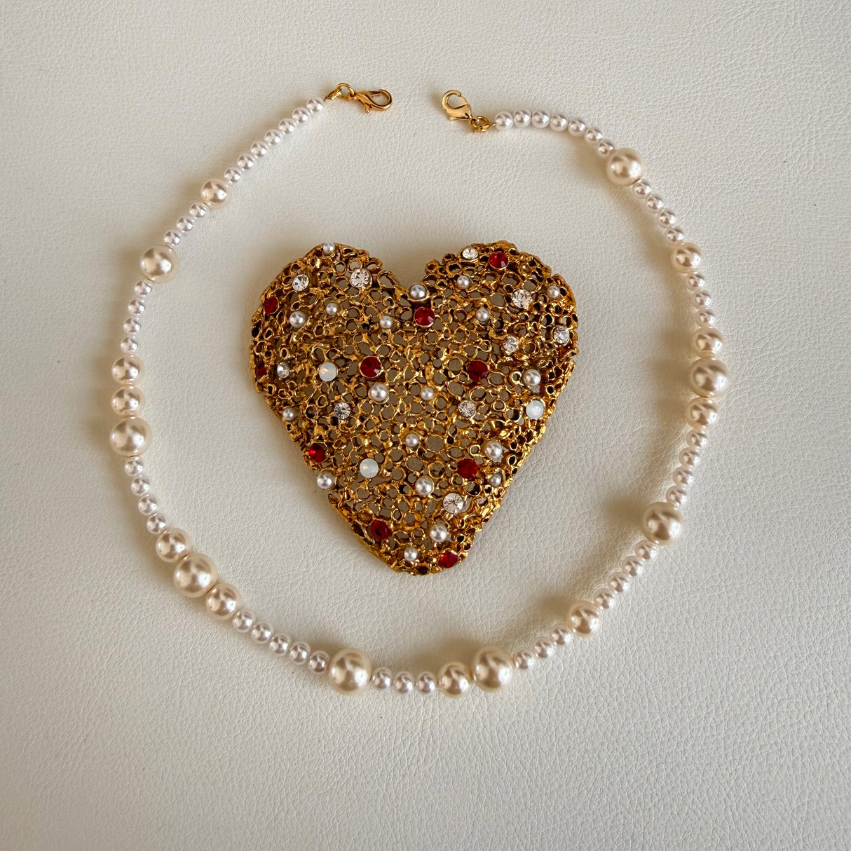 Brosa inima cu colier perle detasabil Amanda Pearls