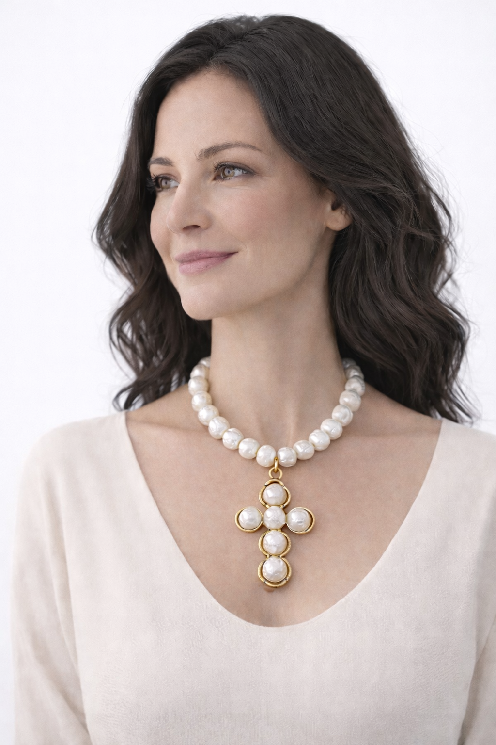 Colier cruce cu perle Selene Cross