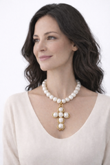 Colier cruce cu perle Selene Cross