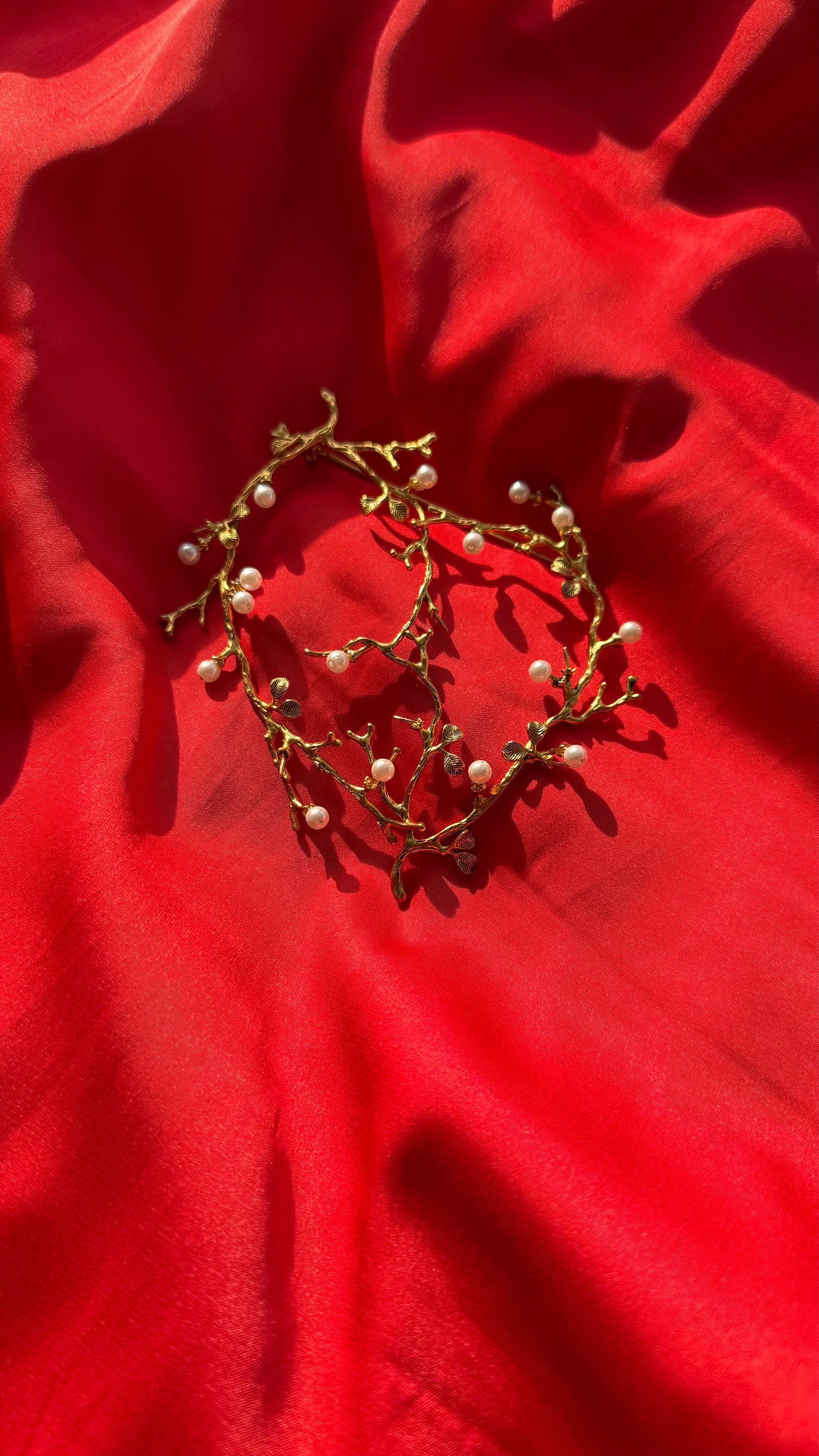 Brosa inima cu perle si crengute aurii - "Heartbloom"