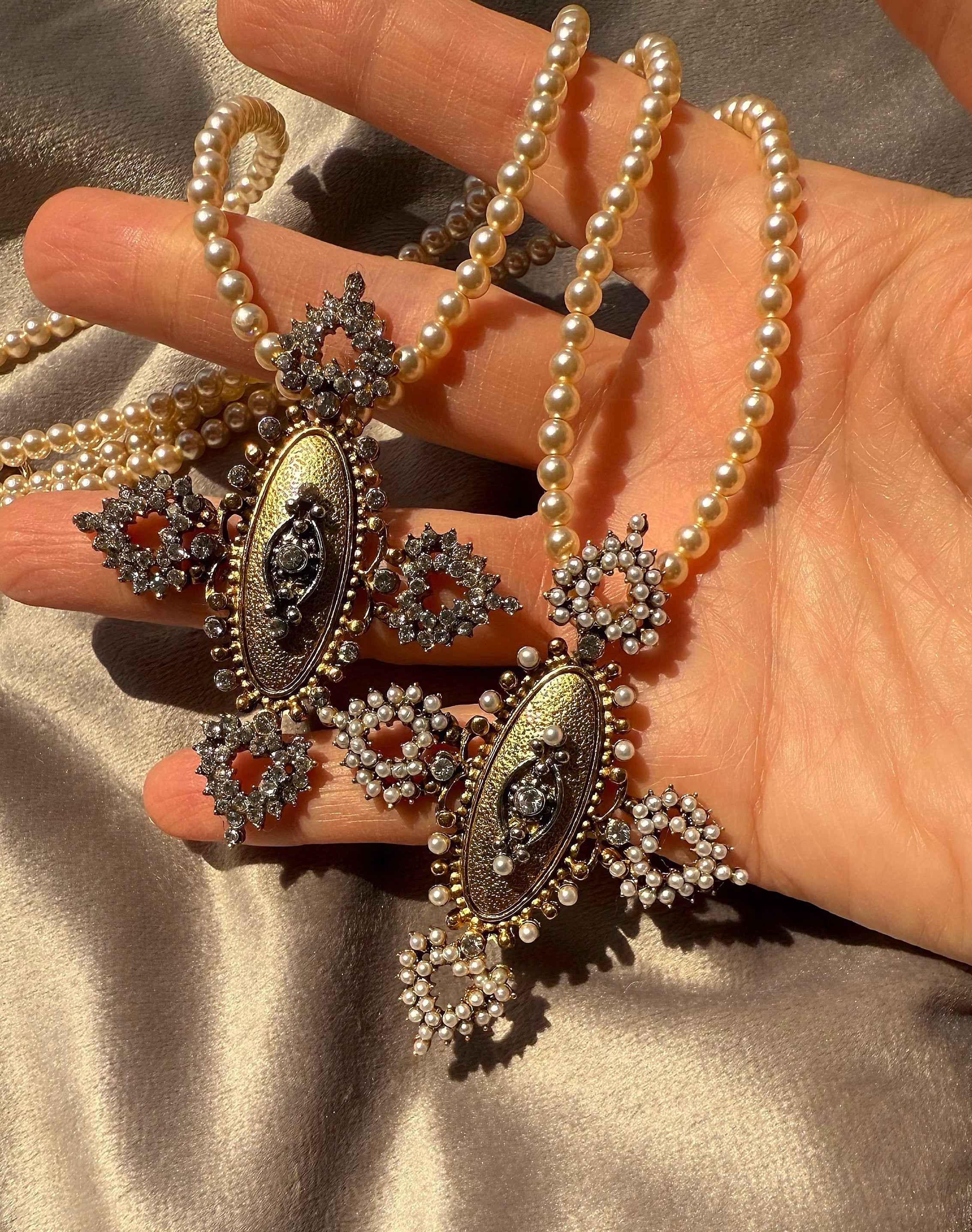 Colier cu cruce Antoinette – ATELIER TRIA ALFA